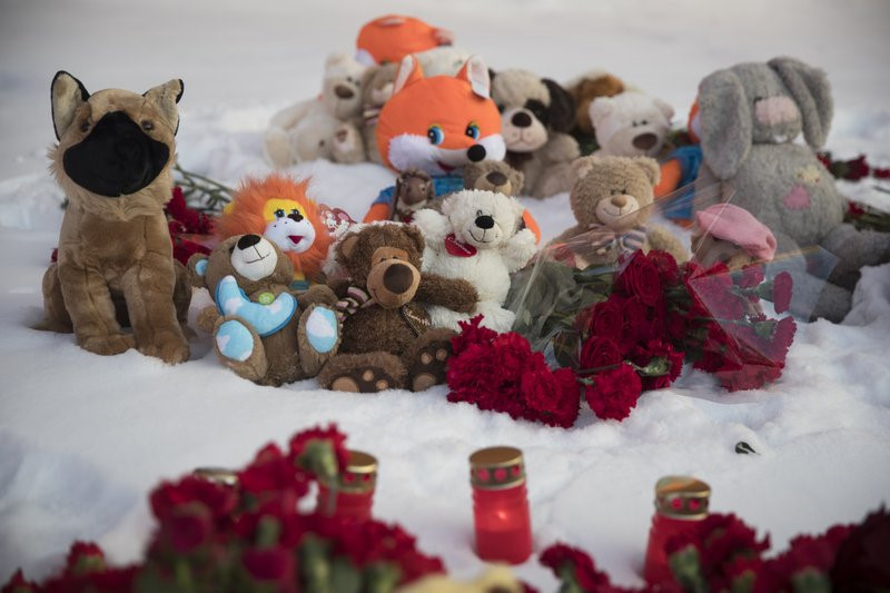 Giận dữ và đau thương sau vụ cháy trung tâm thương mại ở Nga